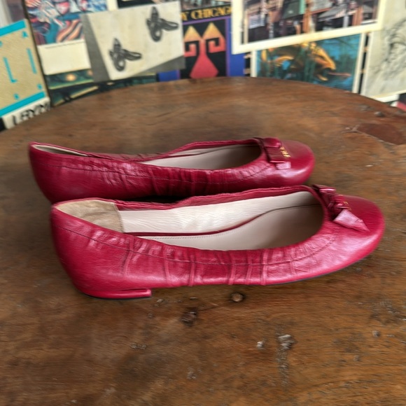 RED Prada Ruched Ballet Flats with Bows - Picture 4 of 9